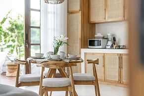 Hanging Gardens Villa by Evdekimi