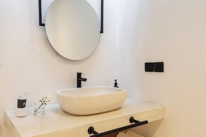 Hanging Gardens Villa by Evdekimi