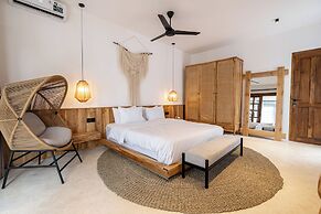 Hanging Gardens Villa by Evdekimi