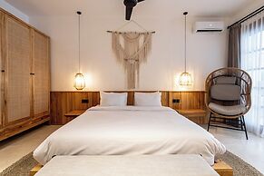 Hanging Gardens Villa by Evdekimi