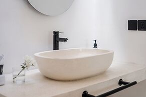 Hanging Gardens Villa by Evdekimi