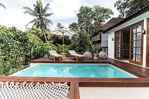 Hanging Gardens Villa by Evdekimi