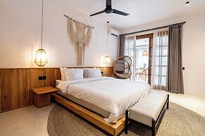 Hanging Gardens Villa by Evdekimi