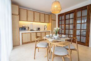 Hanging Gardens Villa by Evdekimi