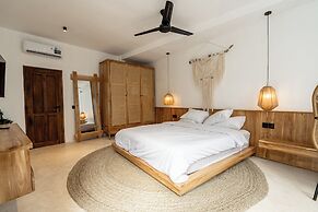 Hanging Gardens Villa by Evdekimi