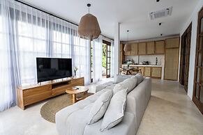 Hanging Gardens Villa by Evdekimi