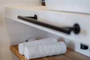 Hanging Gardens Villa by Evdekimi