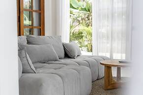 Hanging Gardens Villa by Evdekimi