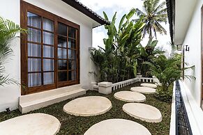 Hanging Gardens Villa by Evdekimi