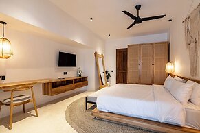 Hanging Gardens Villa by Evdekimi