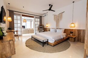 Hanging Gardens Villa by Evdekimi