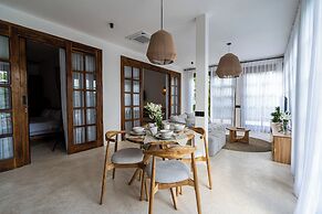 Hanging Gardens Villa by Evdekimi