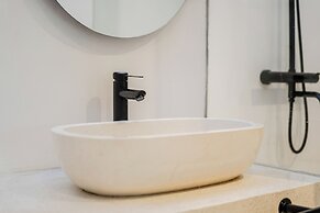 Hanging Gardens Villa by Evdekimi