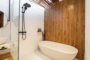 Hanging Gardens Villa by Evdekimi