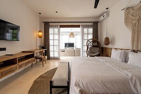 Hanging Gardens Villa by Evdekimi