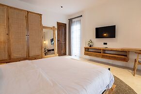 Hanging Gardens Villa by Evdekimi