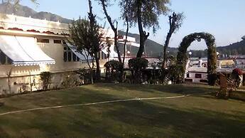 The Mughal Palace Eco Luxury Houseboat