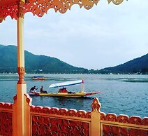 The Mughal Palace Eco Luxury Houseboat