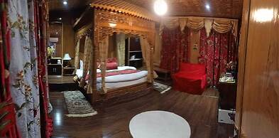 The Mughal Palace Eco Luxury Houseboat