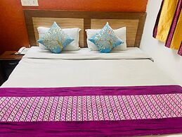 Goroomgo White Elephant Inn Noida