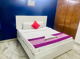 Goroomgo White Elephant Inn Noida