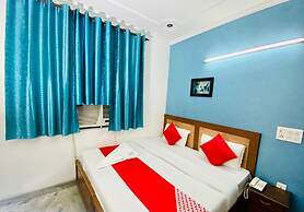 Goroomgo White Elephant Inn Noida