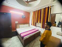 Goroomgo White Elephant Inn Noida