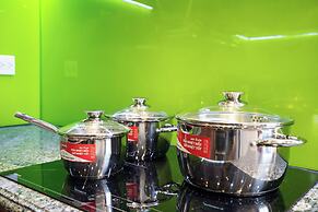 Golden Mansion - Transit Apt Free POOL & GYM