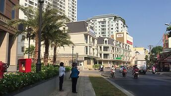 Golden Mansion - Transit Apt Free POOL & GYM