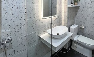 Golden Mansion - Transit Apt Free POOL & GYM