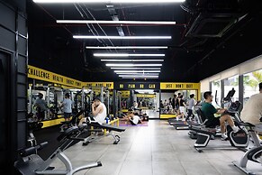 Golden Mansion - Transit Apt Free POOL & GYM