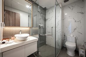 Golden Mansion - Transit Apt Free POOL & GYM