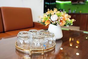 Golden Mansion - Transit Apt Free POOL & GYM