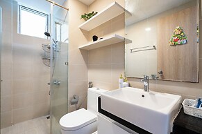 Golden Mansion - Transit Apt Free POOL & GYM