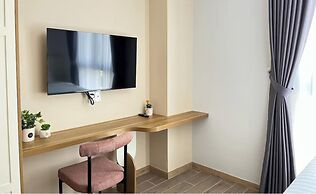 Golden Mansion - Transit Apt Free POOL & GYM