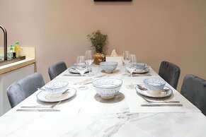 Genius Saigon - Luxury Apt walk to SECC