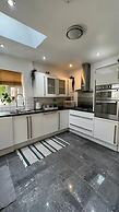 Beautiful 4 Bed House in Sheffield