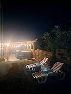 Bucovina-mountainhouse-5br-fireplace-hottub-wifi