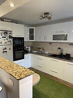 Bucovina-mountainhouse-5br-fireplace-hottub-wifi