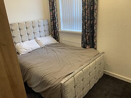 3 Bedroom House in Bradford