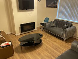 3 Bedroom House in Bradford