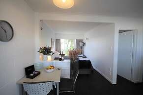 Beach lodge motel