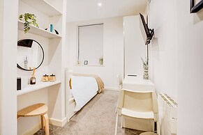 Kingston Luxe Suites Riverside Apartment Belvilla