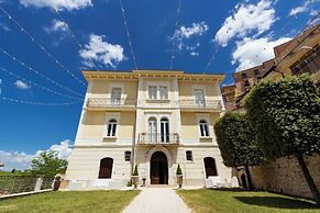 Palazzo Vittoli - Iside & Delia