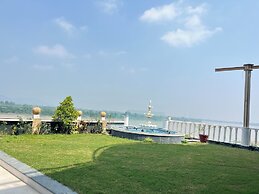 TreeHouseNarmade A Riverfront Resort Spa