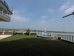 TreeHouseNarmade A Riverfront Resort Spa