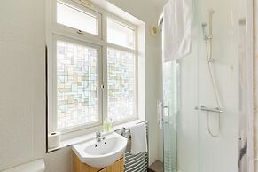 6 bedroom house near Edgbaston Stadium