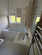 Large 8 Bedroom House in Edgbaston