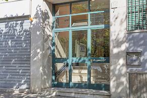 Furio Camillo Studio - Metro A - Netflix