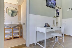 Furio Camillo Studio - Metro A - Netflix